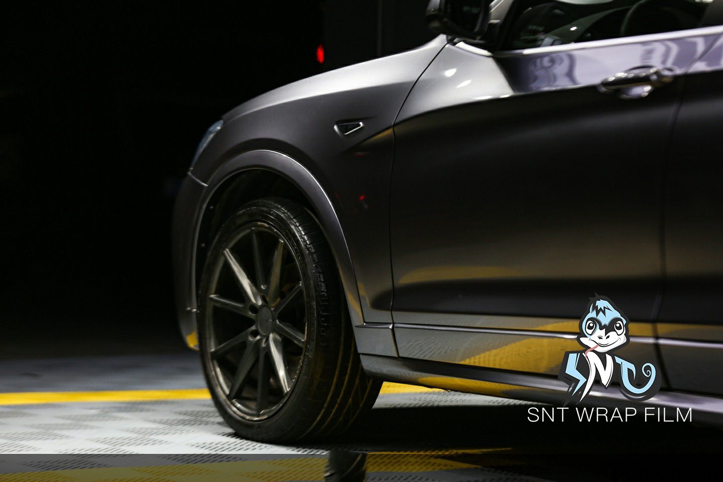 宝马 超亮金属深邃灰